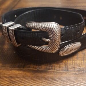 Roundtree And Yorke Men's Black Leather Western Belt with Silver Buckle